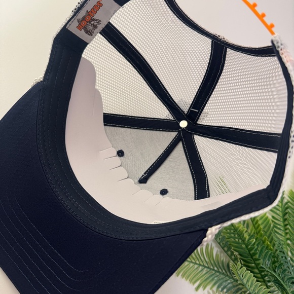 HOOTERS Design Logo Owl Mesh Baseball Cap Hat UF Gator Colors NWT - Picture 7 of 11